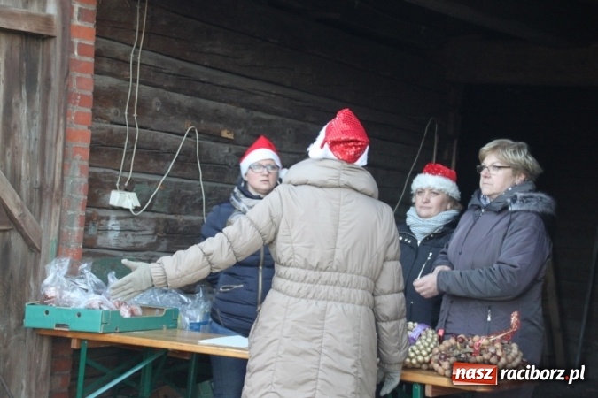 Zdjęcie w galerii na portalu naszraciborz.pl: Św. Mikołaj w farskich ogrodach wiadomości z regionu