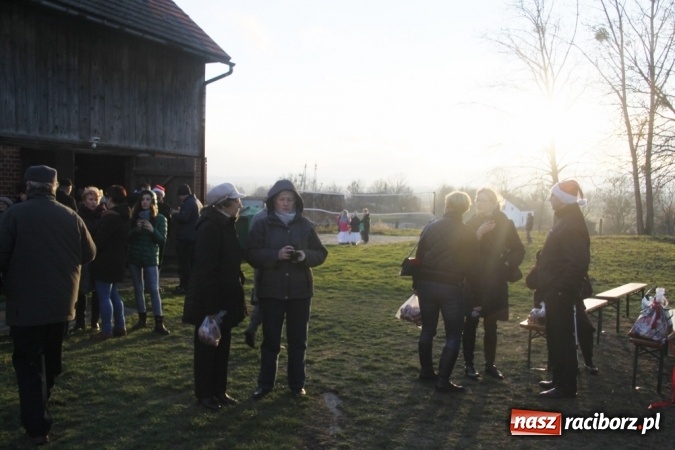 Zdjęcie w galerii na portalu naszraciborz.pl: Św. Mikołaj w farskich ogrodach wiadomości z regionu