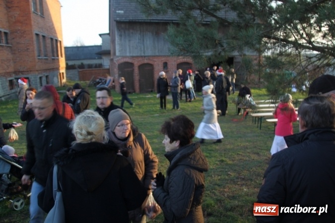 Zdjęcie w galerii na portalu naszraciborz.pl: Św. Mikołaj w farskich ogrodach wiadomości z regionu