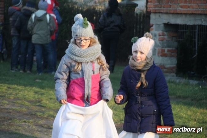 Zdjęcie w galerii na portalu naszraciborz.pl: Św. Mikołaj w farskich ogrodach wiadomości z regionu