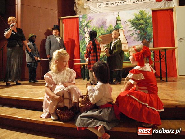 Zdjęcie w galerii na portalu naszraciborz.pl: Kabaretowe show w Tworkowie wiadomości z regionu