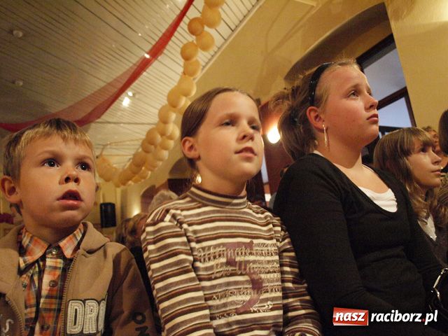 Zdjęcie w galerii na portalu naszraciborz.pl: Kabaretowe show w Tworkowie wiadomości z regionu