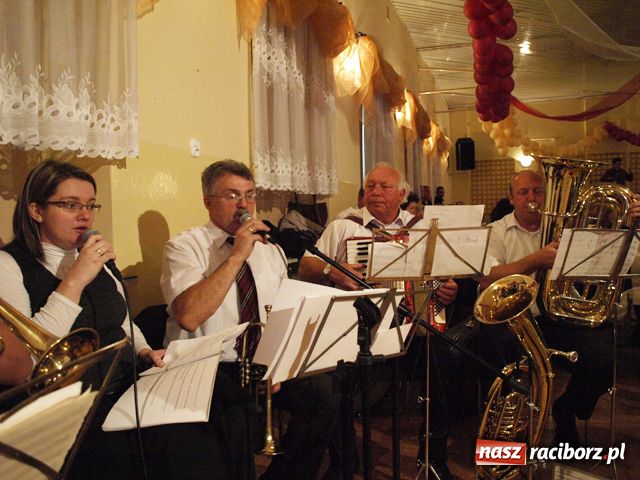 Zdjęcie w galerii na portalu naszraciborz.pl: Kabaretowe show w Tworkowie wiadomości z regionu