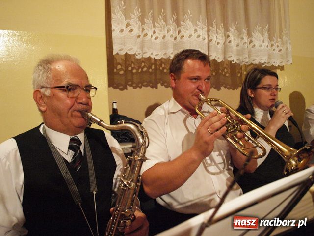 Zdjęcie w galerii na portalu naszraciborz.pl: Kabaretowe show w Tworkowie wiadomości z regionu