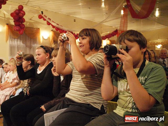 Zdjęcie w galerii na portalu naszraciborz.pl: Kabaretowe show w Tworkowie wiadomości z regionu