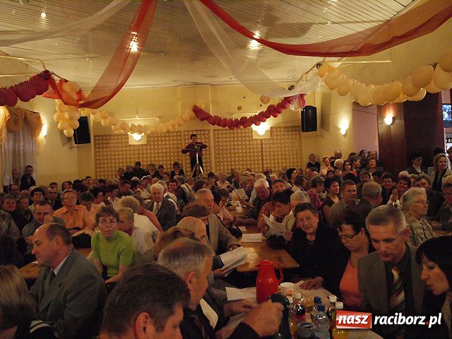 Zdjęcie w galerii na portalu naszraciborz.pl: Kabaretowe show w Tworkowie wiadomości z regionu