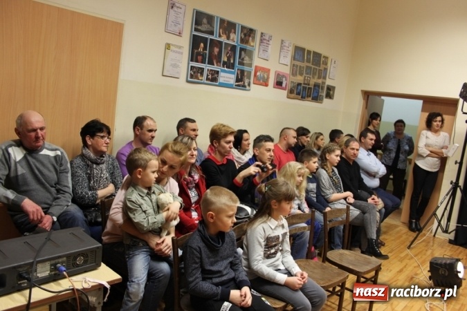 Zdjęcie w galerii na portalu naszraciborz.pl: Młodzi adepci sztuki aktorskiej rozbawili do łez  wiadomości z regionu