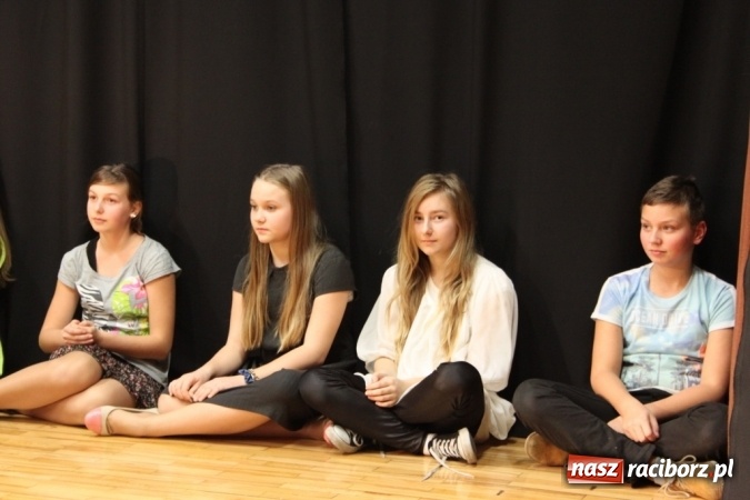 Zdjęcie w galerii na portalu naszraciborz.pl: Młodzi adepci sztuki aktorskiej rozbawili do łez  wiadomości z regionu