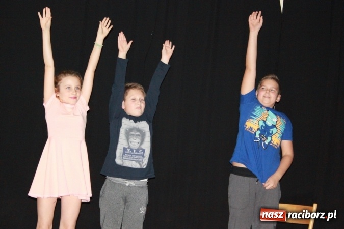 Zdjęcie w galerii na portalu naszraciborz.pl: Młodzi adepci sztuki aktorskiej rozbawili do łez  wiadomości z regionu