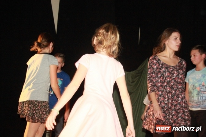 Zdjęcie w galerii na portalu naszraciborz.pl: Młodzi adepci sztuki aktorskiej rozbawili do łez  wiadomości z regionu