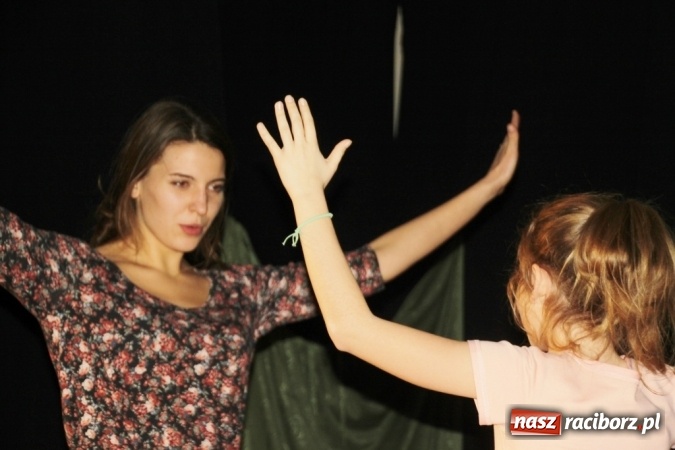 Zdjęcie w galerii na portalu naszraciborz.pl: Młodzi adepci sztuki aktorskiej rozbawili do łez  wiadomości z regionu