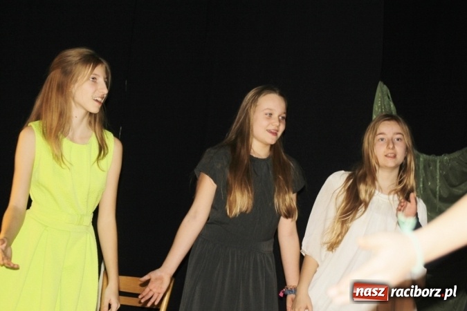 Zdjęcie w galerii na portalu naszraciborz.pl: Młodzi adepci sztuki aktorskiej rozbawili do łez  wiadomości z regionu