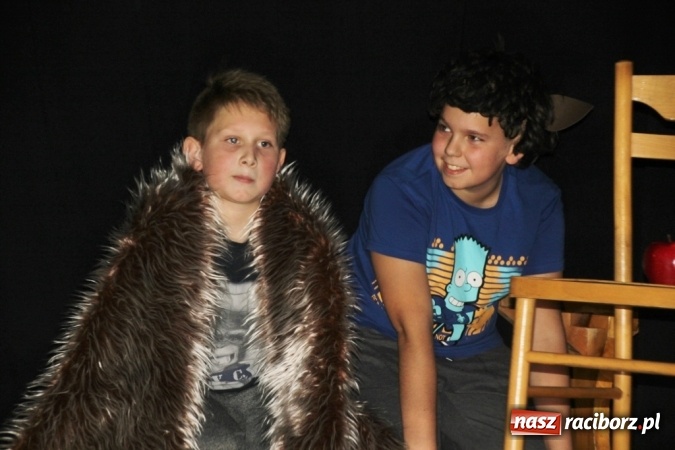 Zdjęcie w galerii na portalu naszraciborz.pl: Młodzi adepci sztuki aktorskiej rozbawili do łez  wiadomości z regionu