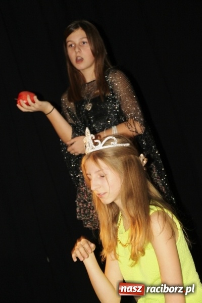 Zdjęcie w galerii na portalu naszraciborz.pl: Młodzi adepci sztuki aktorskiej rozbawili do łez  wiadomości z regionu