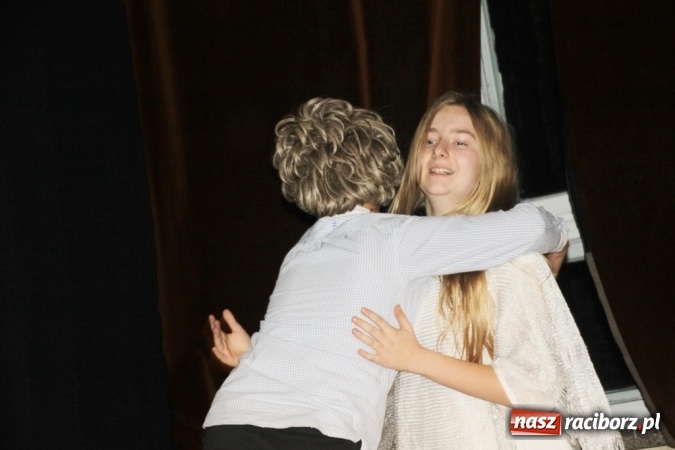 Zdjęcie w galerii na portalu naszraciborz.pl: Młodzi adepci sztuki aktorskiej rozbawili do łez  wiadomości z regionu