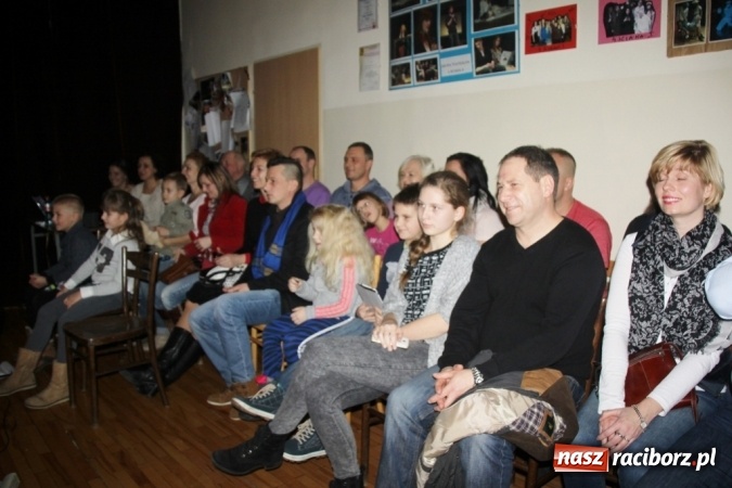 Zdjęcie w galerii na portalu naszraciborz.pl: Młodzi adepci sztuki aktorskiej rozbawili do łez  wiadomości z regionu