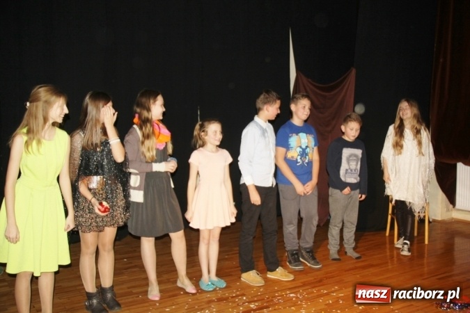Zdjęcie w galerii na portalu naszraciborz.pl: Młodzi adepci sztuki aktorskiej rozbawili do łez  wiadomości z regionu