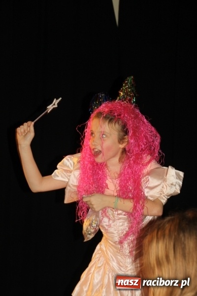 Zdjęcie w galerii na portalu naszraciborz.pl: Młodzi adepci sztuki aktorskiej rozbawili do łez  wiadomości z regionu