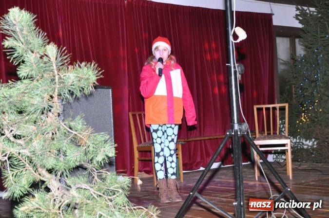 Zdjęcie w galerii na portalu naszraciborz.pl: Land Roverem na kogutach – święty Mikołaj przybył do Markowic wiadomości z regionu