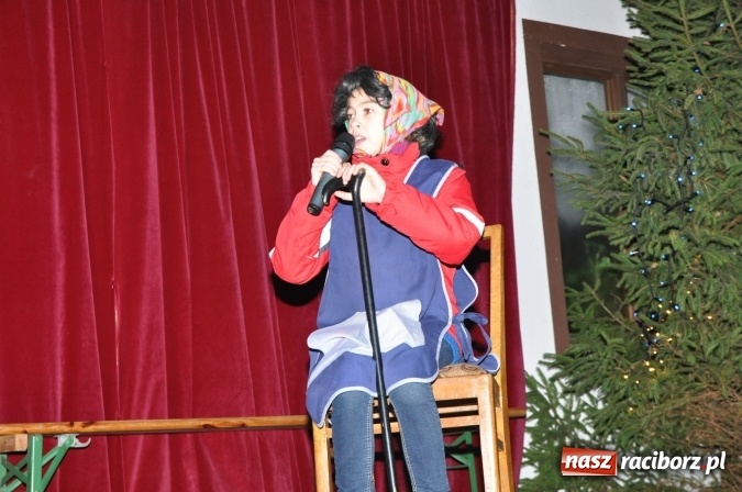 Zdjęcie w galerii na portalu naszraciborz.pl: Land Roverem na kogutach – święty Mikołaj przybył do Markowic wiadomości z regionu