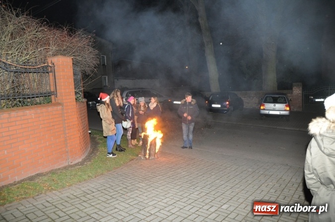Zdjęcie w galerii na portalu naszraciborz.pl: Land Roverem na kogutach – święty Mikołaj przybył do Markowic wiadomości z regionu