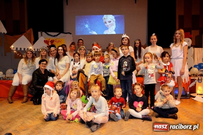 Zdjęcie w galerii na portalu naszraciborz.pl: Mikołajki w raciborskiej PWSZ wiadomości z regionu