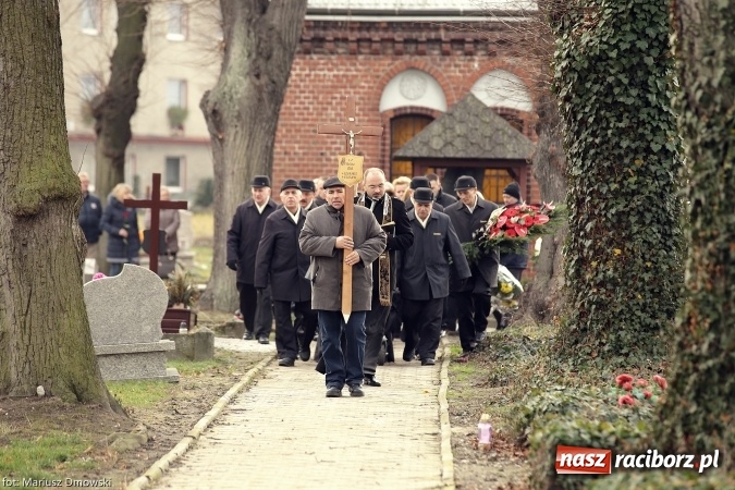 Zdjęcie w galerii na portalu naszraciborz.pl: Dziś na Ostrogu pożegnano śp. Halinę Król wiadomości z regionu