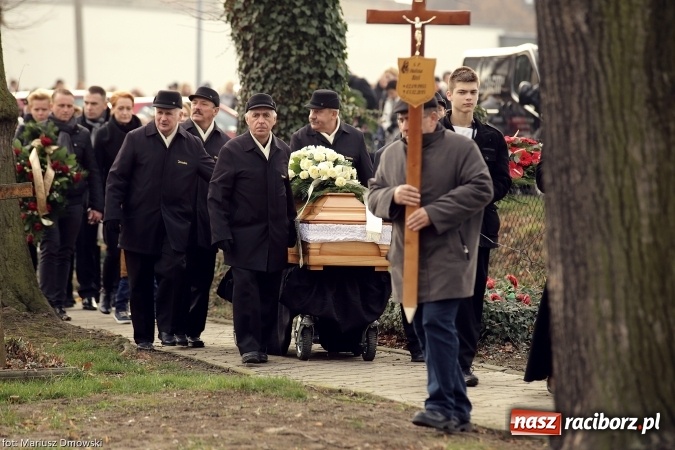 Zdjęcie w galerii na portalu naszraciborz.pl: Dziś na Ostrogu pożegnano śp. Halinę Król wiadomości z regionu