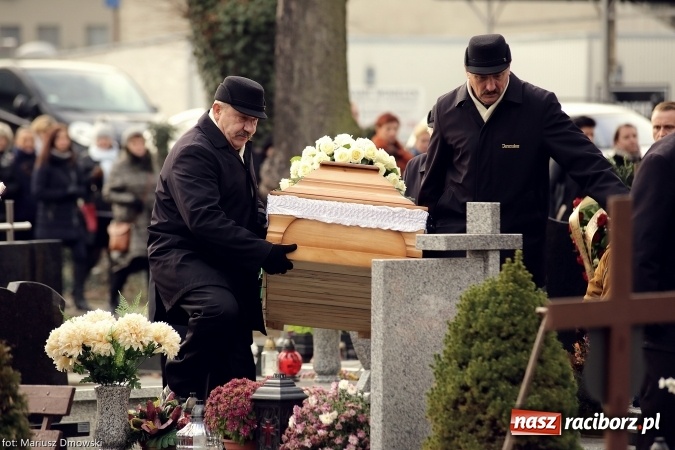 Zdjęcie w galerii na portalu naszraciborz.pl: Dziś na Ostrogu pożegnano śp. Halinę Król wiadomości z regionu