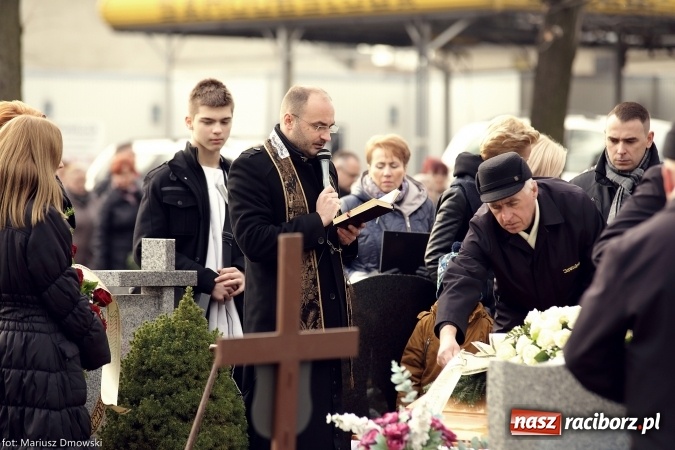 Zdjęcie w galerii na portalu naszraciborz.pl: Dziś na Ostrogu pożegnano śp. Halinę Król wiadomości z regionu