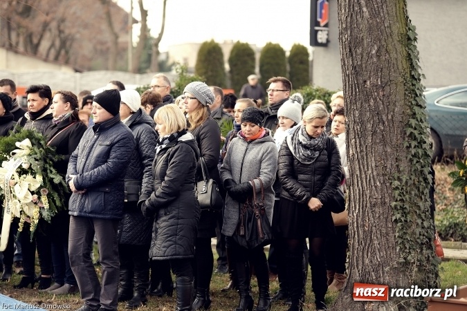 Zdjęcie w galerii na portalu naszraciborz.pl: Dziś na Ostrogu pożegnano śp. Halinę Król wiadomości z regionu