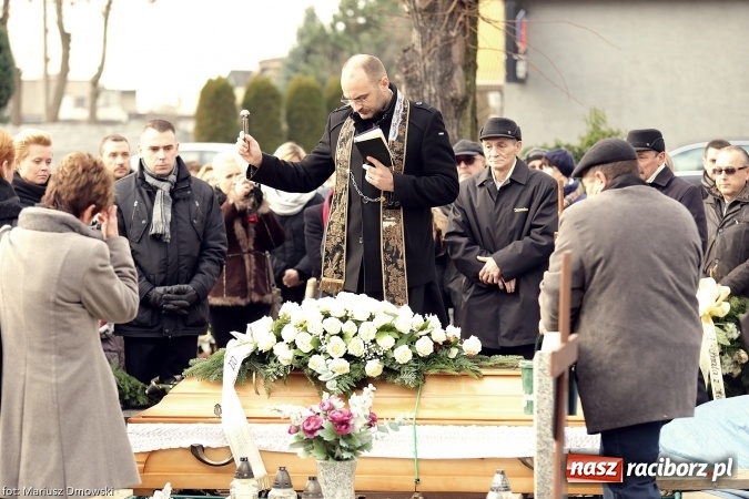 Zdjęcie w galerii na portalu naszraciborz.pl: Dziś na Ostrogu pożegnano śp. Halinę Król wiadomości z regionu