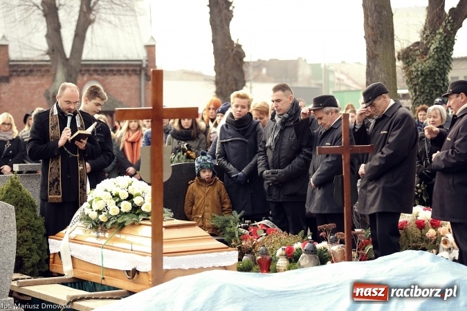 Zdjęcie w galerii na portalu naszraciborz.pl: Dziś na Ostrogu pożegnano śp. Halinę Król wiadomości z regionu