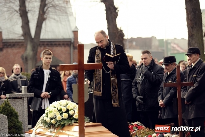 Zdjęcie w galerii na portalu naszraciborz.pl: Dziś na Ostrogu pożegnano śp. Halinę Król wiadomości z regionu