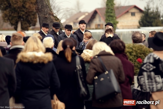 Zdjęcie w galerii na portalu naszraciborz.pl: Dziś na Ostrogu pożegnano śp. Halinę Król wiadomości z regionu