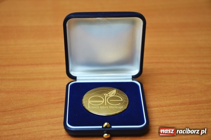 Zdjęcie w galerii na portalu naszraciborz.pl: WFOŚiGW w Katowicach nagrodzony odznaką honorową za zasługi dla zr&oacute;wnoważonego rozwoju wiadomości z regionu