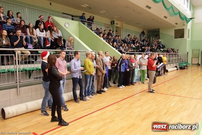 Zdjęcie w galerii na portalu naszraciborz.pl: XV Mikołajkowy Turniej w piłce siatkowej dziewcząt i chłopców szkół ponadgimnazjalnych   wiadomości z regionu