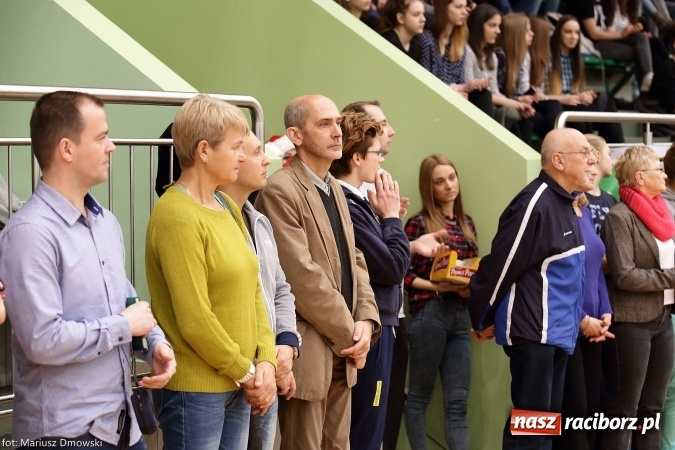 Zdjęcie w galerii na portalu naszraciborz.pl: XV Mikołajkowy Turniej w piłce siatkowej dziewcząt i chłopców szkół ponadgimnazjalnych   wiadomości z regionu