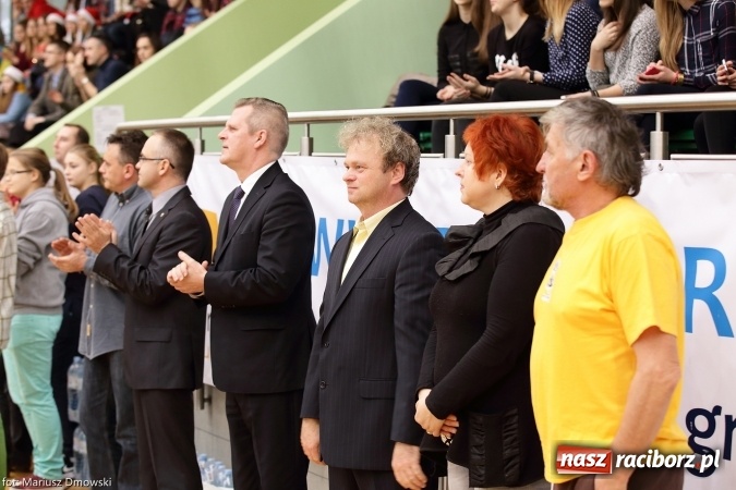 Zdjęcie w galerii na portalu naszraciborz.pl: XV Mikołajkowy Turniej w piłce siatkowej dziewcząt i chłopców szkół ponadgimnazjalnych   wiadomości z regionu