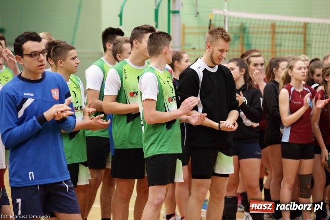 Zdjęcie w galerii na portalu naszraciborz.pl: XV Mikołajkowy Turniej w piłce siatkowej dziewcząt i chłopców szkół ponadgimnazjalnych   wiadomości z regionu