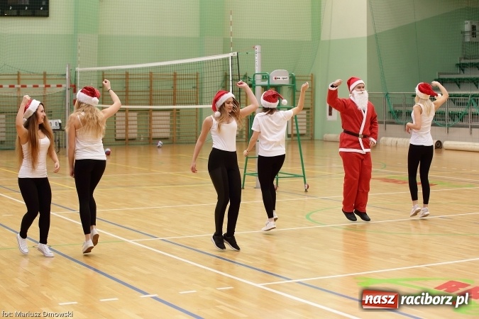 Zdjęcie w galerii na portalu naszraciborz.pl: XV Mikołajkowy Turniej w piłce siatkowej dziewcząt i chłopców szkół ponadgimnazjalnych   wiadomości z regionu