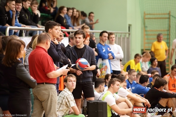 Zdjęcie w galerii na portalu naszraciborz.pl: XV Mikołajkowy Turniej w piłce siatkowej dziewcząt i chłopców szkół ponadgimnazjalnych   wiadomości z regionu