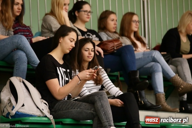 Zdjęcie w galerii na portalu naszraciborz.pl: XV Mikołajkowy Turniej w piłce siatkowej dziewcząt i chłopców szkół ponadgimnazjalnych   wiadomości z regionu