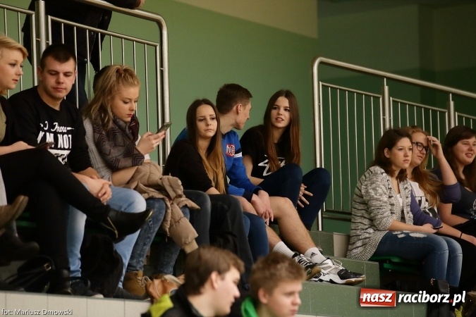 Zdjęcie w galerii na portalu naszraciborz.pl: XV Mikołajkowy Turniej w piłce siatkowej dziewcząt i chłopców szkół ponadgimnazjalnych   wiadomości z regionu