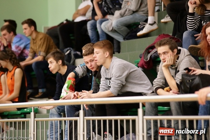 Zdjęcie w galerii na portalu naszraciborz.pl: XV Mikołajkowy Turniej w piłce siatkowej dziewcząt i chłopców szkół ponadgimnazjalnych   wiadomości z regionu