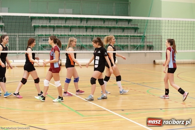 Zdjęcie w galerii na portalu naszraciborz.pl: XV Mikołajkowy Turniej w piłce siatkowej dziewcząt i chłopców szkół ponadgimnazjalnych   wiadomości z regionu