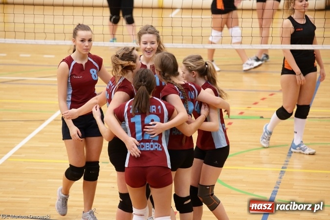 Zdjęcie w galerii na portalu naszraciborz.pl: XV Mikołajkowy Turniej w piłce siatkowej dziewcząt i chłopców szkół ponadgimnazjalnych   wiadomości z regionu