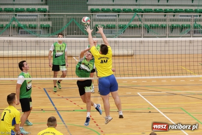 Zdjęcie w galerii na portalu naszraciborz.pl: XV Mikołajkowy Turniej w piłce siatkowej dziewcząt i chłopców szkół ponadgimnazjalnych   wiadomości z regionu