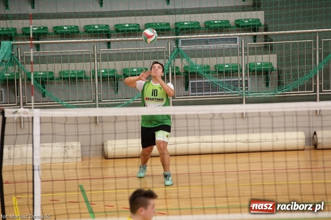 Zdjęcie w galerii na portalu naszraciborz.pl: XV Mikołajkowy Turniej w piłce siatkowej dziewcząt i chłopców szkół ponadgimnazjalnych   wiadomości z regionu