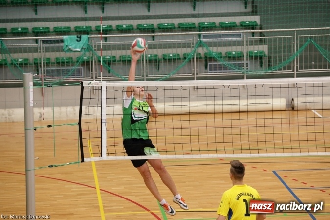 Zdjęcie w galerii na portalu naszraciborz.pl: XV Mikołajkowy Turniej w piłce siatkowej dziewcząt i chłopców szkół ponadgimnazjalnych   wiadomości z regionu